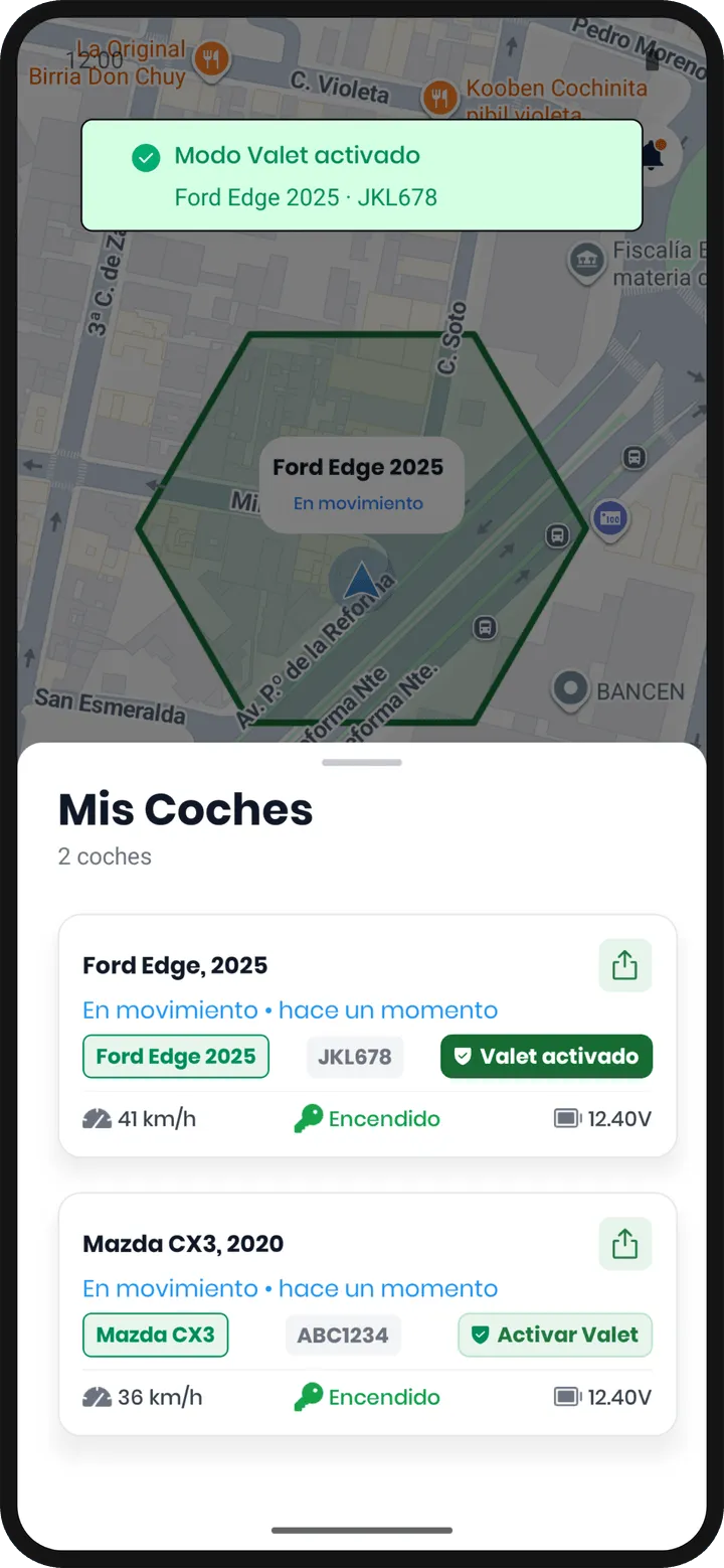 Panel Mis Coches con dos coches: Ford Edge, 2025 «En movimiento • hace un momento» con Valet activado, y Mazda CX3, 2020 con el botón Activar Valet. Arriba, el aviso verde Modo Valet activado y la zona hexagonal en el mapa